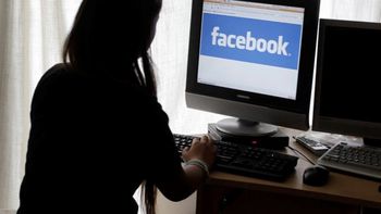 Conoció a un joven por Facebook, acudió a una cita y la violaron entre cuatro Conoció a un joven por Facebook, acudió a una cita y la violaron entre cuatro