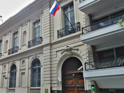 Rusia salió al cruce de dichos de Manuel Adorni sobre presuntas tareas de espionaje y reclama explicaciones