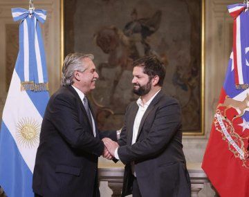 Alberto Fernández viaja a Chile y recreará el Abrazo de Maipú con Gabriel Boric