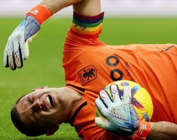 Preocupación: cómo está el Dibu Martínez tras el golpe en la cabeza