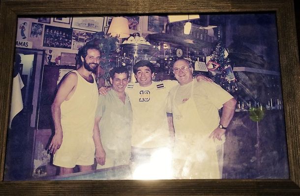 El bodegón de Buenos Aires que visitaba Maradona y ofrece unas picadas riquísimas