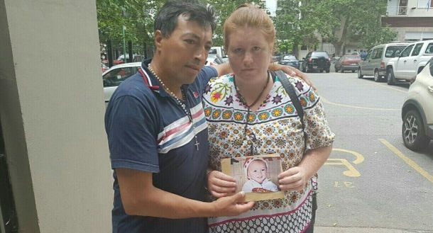 Reclaman el cuerpo de su bebé