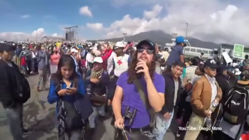 un musico ecuatoriano filma como le roban mientras visitaba al papa francisco un musico ecuatoriano filma como le roban mientras visitaba al papa francisco