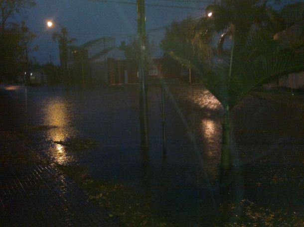 Se inundó Santa Fe: piden que la gente no salga de las casas