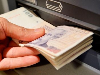 El Banco Central suspendió cargos y comisiones para las operaciones en cajeros automáticos