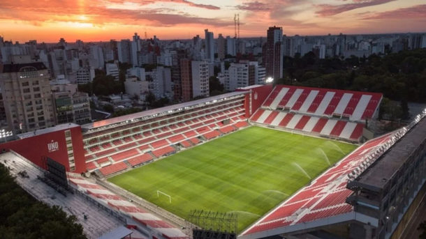Un escándalo por facturas truchas salpica a Estudiantes: embargaron palcos del estadio
