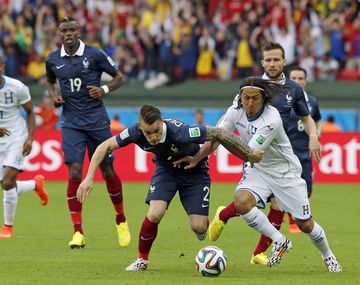 Francia goleó a la débil Honduras con un monólogo de Benzema