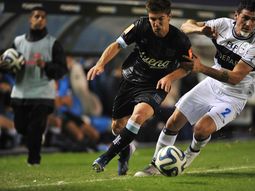 gimnasia supero a racing y quedo a tiro de la punta gimnasia supero a racing y quedo a tiro de la punta