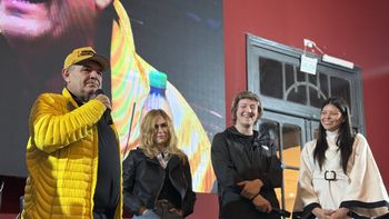dame el 3%, chorra: lilia lemoine y emilia orozco recibieron huevazos y abucheos en salta dame el 3%, chorra: lilia lemoine y emilia orozco recibieron huevazos y abucheos en salta