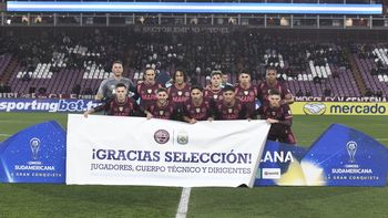 Gracias Selección: Lanús sumó su homenaje mundialista en la Copa Sudamericana