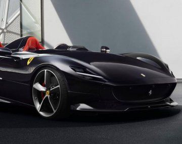 Qué estrella del fútbol faltó a un entrenamiento para comprarse una Ferrari de 1.600.000 euros