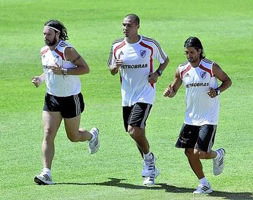 Almeyda buscará el ascenso con el tridente