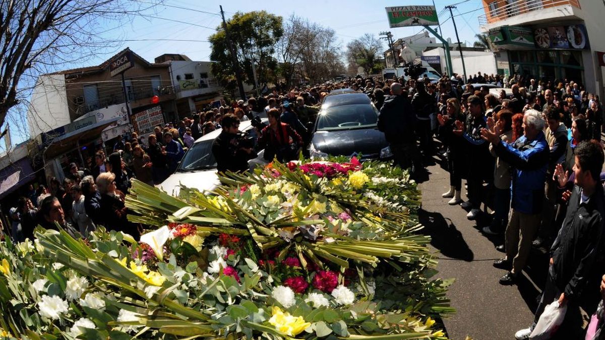 Un último adiós entre llantos y tensión