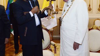 el regalo comunista de evo al papa el regalo comunista de evo al papa