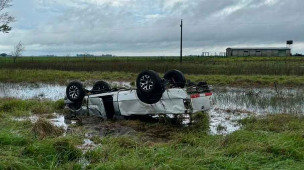 Tragedia en Bolívar: un hombre murió al volcar con su camioneta durante el temporal