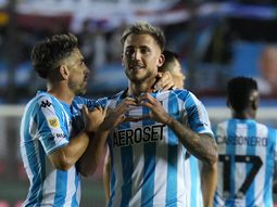Racing le ganó a Arsenal con tres golazos