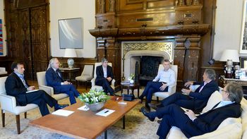 Macri recibió a parte de su Gabinete con quienes discutió sobre Ganancias Macri recibió a parte de su Gabinete con quienes discutió sobre Ganancias