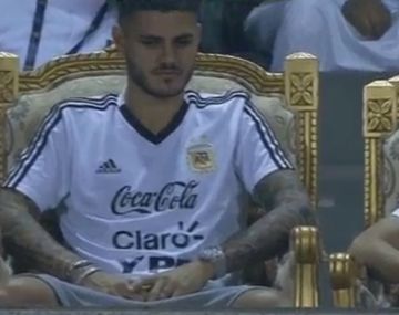 VIDEO: ¡Como reyes! Así vieron el partido los jugadores fuera del banco en Argentina-Irak