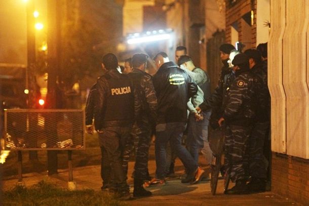 Así se llevaban detenido de su casa a Villalba el 16 de agosto.