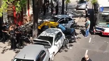 un colectivero se desmayo y provoco un desastre en palermo: se llevo puestos cuatro autos estacionados un colectivero se desmayo y provoco un desastre en palermo: se llevo puestos cuatro autos estacionados