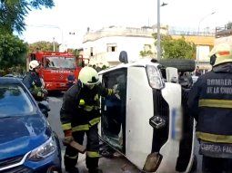 impresionante choque y vuelco en villa luro dejo cinco heridos impresionante choque y vuelco en villa luro dejo cinco heridos