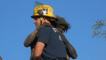 Se metió por la chimenea de su casa y quedó atrapado Se metió por la chimenea de su casa y quedó atrapado