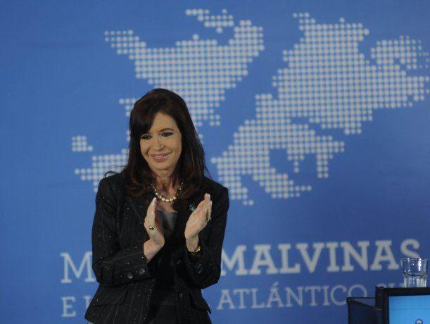 Cristina volvió al país y esta tarde encabeza un acto en el Museo Malvinas