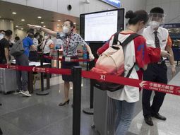 Beijing cancel&oacute; m&aacute;s de 1.200 vuelos tras el aumento de casos de coronavirus