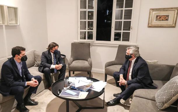 Detrás del expresidente Alberto Fernández se observa el cuadro Detrás del expresidente Alberto Fernández se observa el cuadro