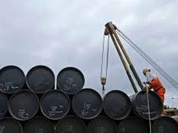 El petróleo sube por la tensión geopolítica en Oriente Medio. El petróleo sube por la tensión geopolítica en Oriente Medio.