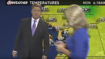 video: presentaba el clima y una periodista se metio distraida por pokemon go video: presentaba el clima y una periodista se metio distraida por pokemon go