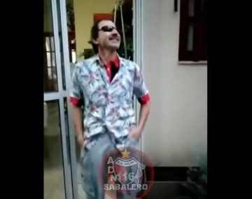 Es igual: un hincha de Colón idéntico a Francella festejó con el mítico hermosa mañana