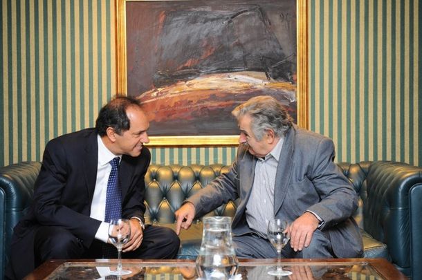Scioli se reunió con Mujica en Montevideo