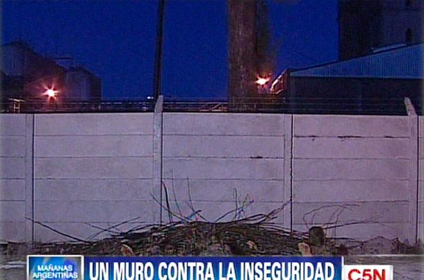 Quilmes: los vecinos construyen un muro para evitar los asaltos