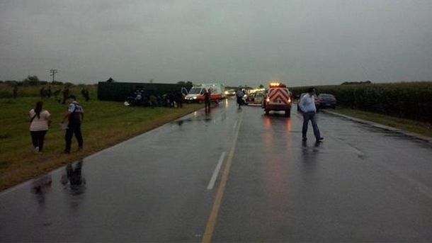 Chocaron un camión y un micro que trasladaba gendarmes: un efectivo muerto