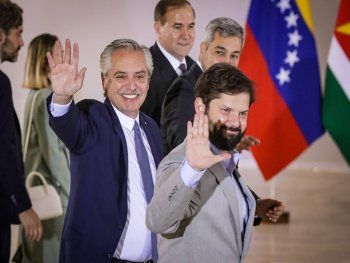 Alberto llamó a la unidad de los países sudamericanos en la cumbre de Unasur en Brasil