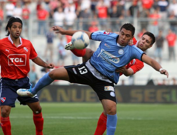 Belgrano amargó a Independiente en la reanudación