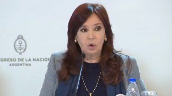 cristina kirchner conto su reaccion ante las 14 toneladas de piedra a una cuadra y media de su casa cristina kirchner conto su reaccion ante las 14 toneladas de piedra a una cuadra y media de su casa