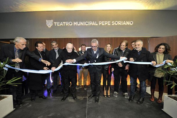 Julio Zamora inauguró el Teatro Municipal Pepe Soriano en Benavídez