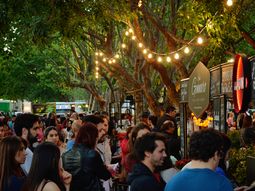 Festival nocturno de Food Trucks en Palermo