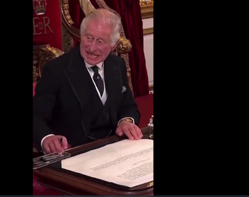 Carlos III ya es viral: los feos gestos de su majestad