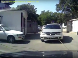 estaciono y bloqueo una calle: mira lo que hizo alguien que queria pasar estaciono y bloqueo una calle: mira lo que hizo alguien que queria pasar