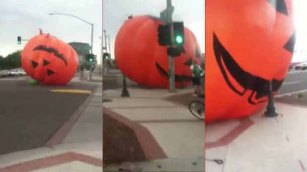 Un globo con forma de calabaza de Halloween salió volando por la ciudad