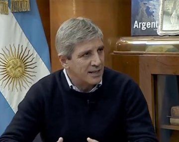Caputo responsabilizó a los empresarios por la recesión y pidió que bajen los precios