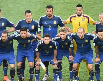 Jugó en la Selección y en los mejores equipos de Europa, pero se retiró para dedicarse al mundo de los negocios.&nbsp;