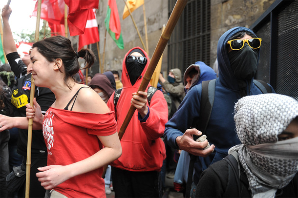 Tensión entre estudiantes y la policía en el rectorado de la UBA