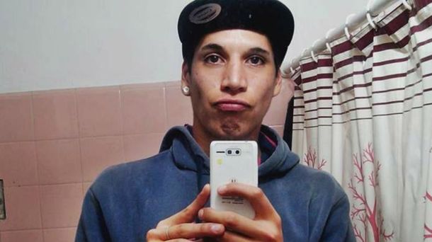 Estaba detenido por haber apuñalado a su novia pero le bajaron la imputación y quedó libre