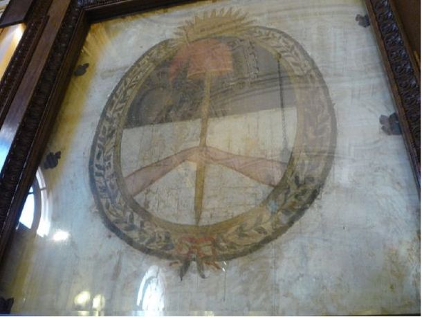 Reconocen como símbolo patrio la Bandera Nacional de la Libertad Civil creada por Belgrano