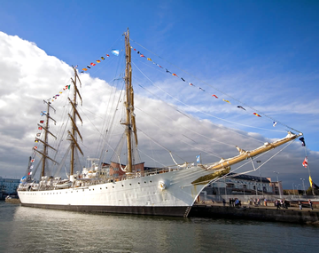 Ordenan evacuar a tripulantes de la Fragata Libertad