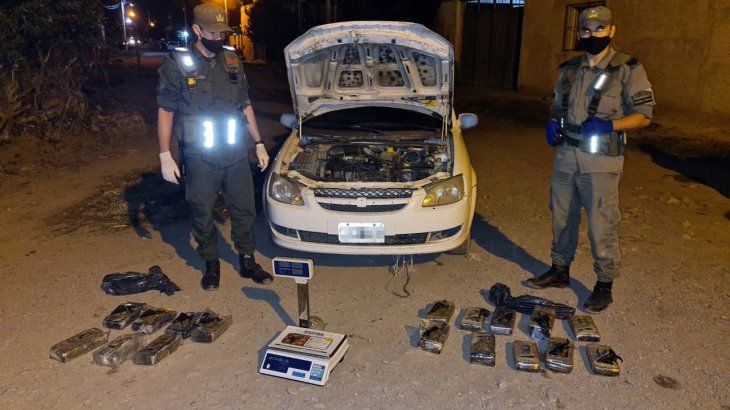 Secuestran más de 17 kilos de marihuana y detienen a una mujer integrante de una red narcocriminal